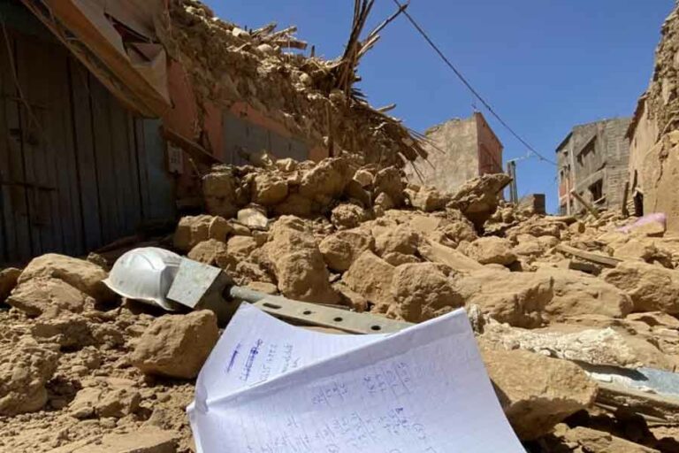 Reruntuhan bangunan pascagempa dahsyat di Amizmiz, Maroko (foto: dok voaindonesia.com)
