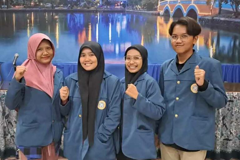 Mahasiswa Unair Ciptakan Obat Pereda Sakit Tenggorokan dari Daun Pecut Kuda