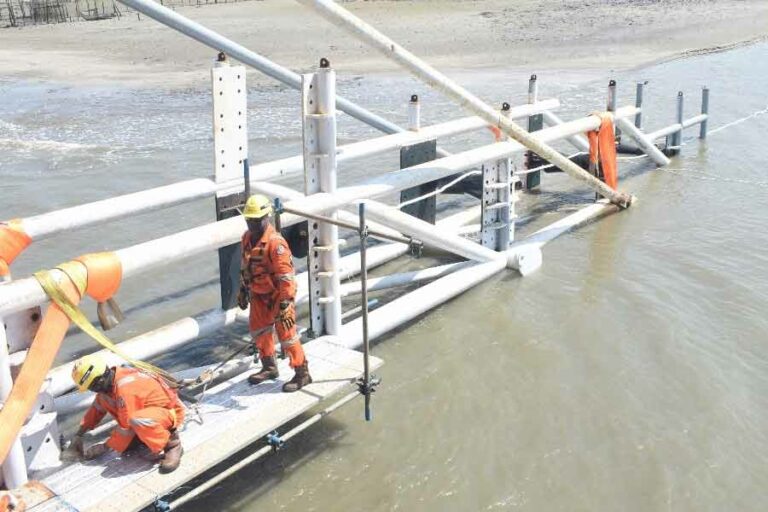 Pembangunan jaringan pipa bawah laut ini adalah proyek offshore pertama PDC