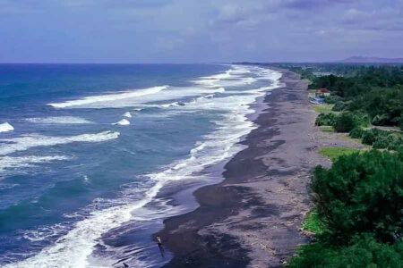 Pantai Trisik, Kawasan Wisata Alam di Perkampungan Nelayan Pesisir Kulon Progo Pantai Trisik di Kabupaten Kulon Progo (foto: istimewa)