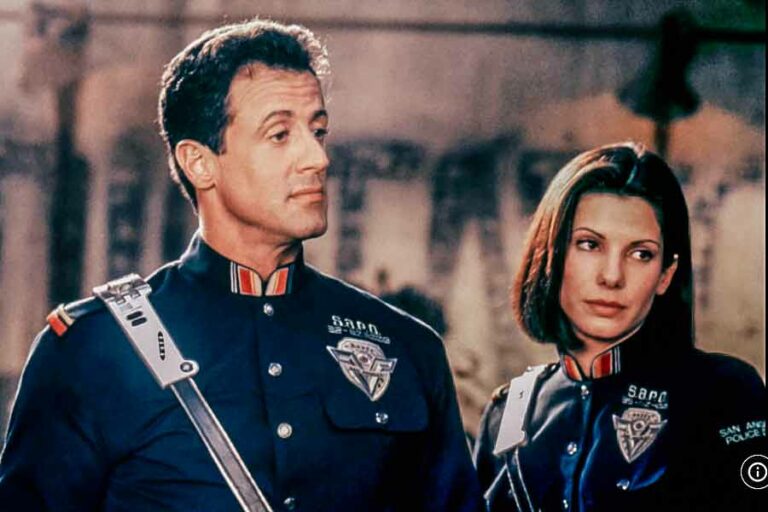 Sylvester Stallone dan Sandra Bullock dalam film Demolition Man (1993)