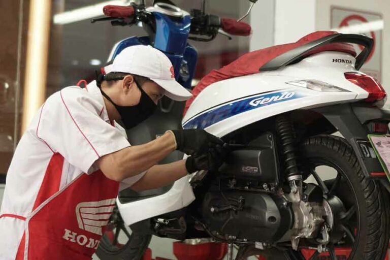Kemenhub dan KNKT Ungkap Hasil Penelitian Rangka eSAF Motor Honda Ilustrasi layanan perawatan dan service motor Honda (foto: Dok Kemenhub)