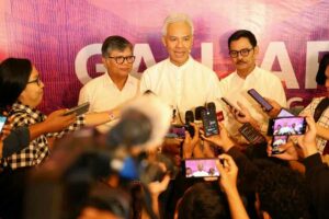 Ganjar Pranowo saat memberikan keterangan di depan media usai acara diskusi Keluarga Alumni Perguruaan Tinggi di Djakarta Theater