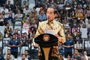 Presiden Joko Widodo saat berbicara di acara Festival LIKE Road to COP28 UAE 2023 yang digelar di Indonesia Arena, Kompleks Gelora Bung Karno, Jakarta (foto: Dok BPMI Setpres)