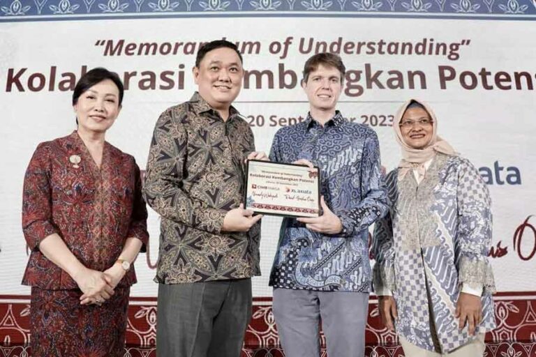 Penandatanganan MoU CIMB Niaga dan XL Axiata di Jakarta