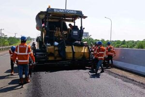 PT Hakaaston Pastikan Kualitas Aspal Terbaik Jenis Performance Grade untuk Jalan Tol