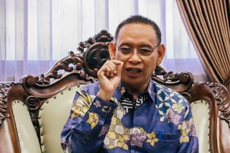 Rektor Universitas Airlangga (Unair), Prof. Dr. Mohammad Nasih, SE, MT, Ak
