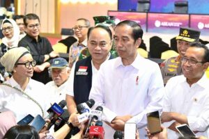 Indonesia Siap Gelar KTT ASEAN Ke-43, Presiden Jokowi: Persiapannya Sudah 99,9 Persen Presiden Jokowi saat menyampaikan keterangan pada media usai meninjau lokasi penyelenggaraan KTT ASEAN (foto: BPMI Setpres)
