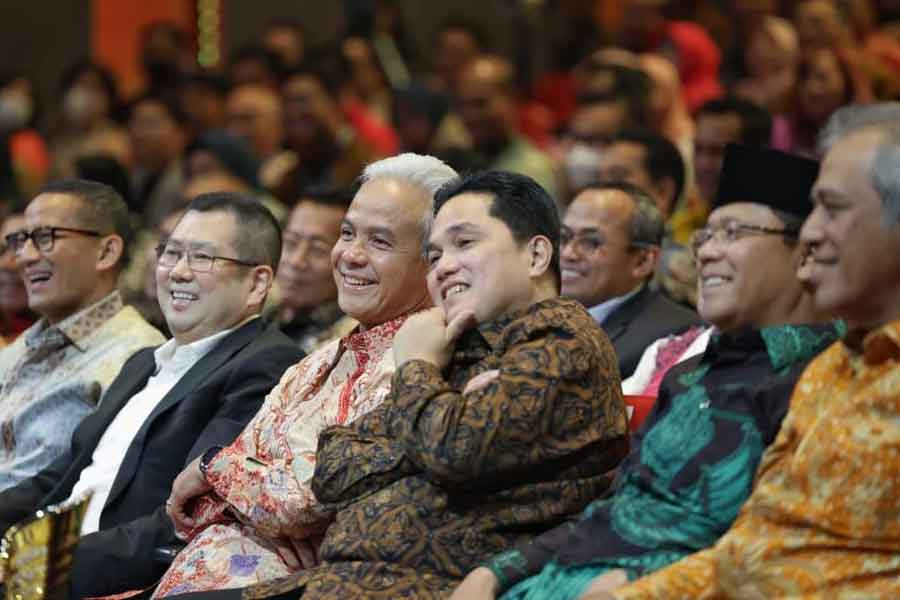 Ganjar Pranowo dan Erick Thohir bersama sejumlah tokoh nasional saat menghadiri ajang Indonesia Award 2023