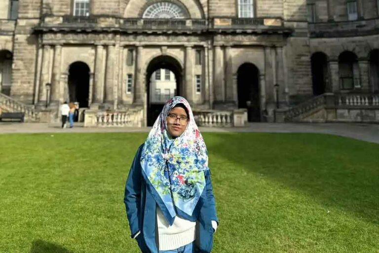 Fathia Feriztha Saifuddin, mahasiswi program studi Teknik Robotika dan Kecerdasan Buatan (TRKB) Fakultas Teknologi Maju dan Multidisplin (FTMM), penerima beasiswa IISMA saat ini tengah menjalani perkuliahan di University of Edinburgh