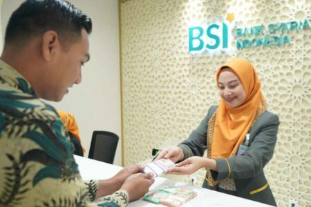 Layanan jasa perbankan di Bank Syariah Indonesia (foto: Dok BSI)
