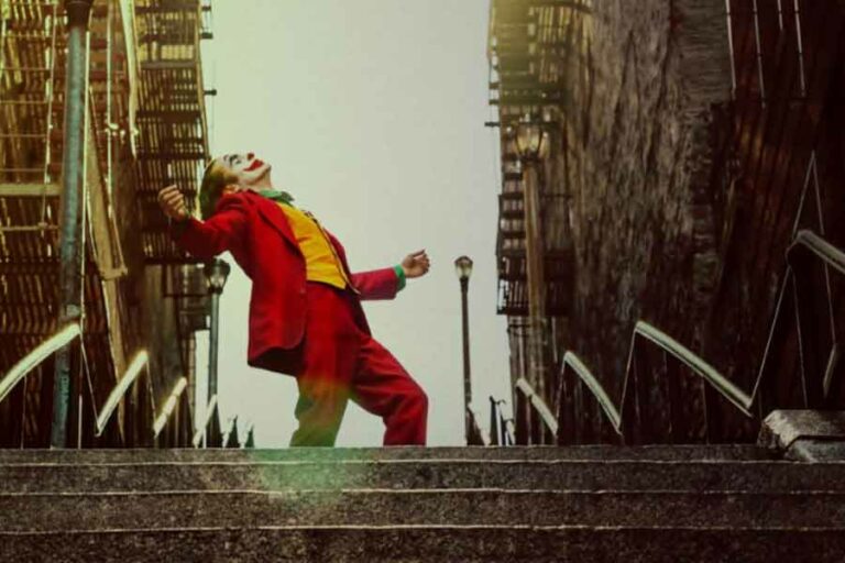 Joaquin Phoenix dalam Joker (2019)