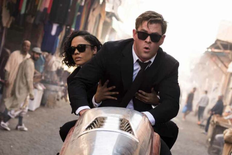 Sinopsis Men in Black: International (2019), Perburuan Agen Rahasia Melawan Alien di Bumi Chris Hemsworth dan Tessa Thompson dalam Men in Black: International (2019)