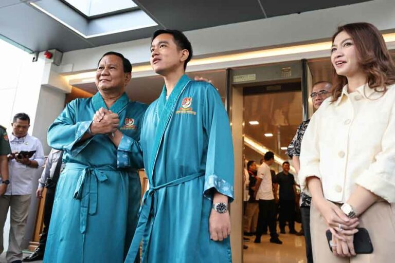 Prabowo-Gibran Kompak Jalani Tes Kesehatan di RSPAD Gatot Soebroto