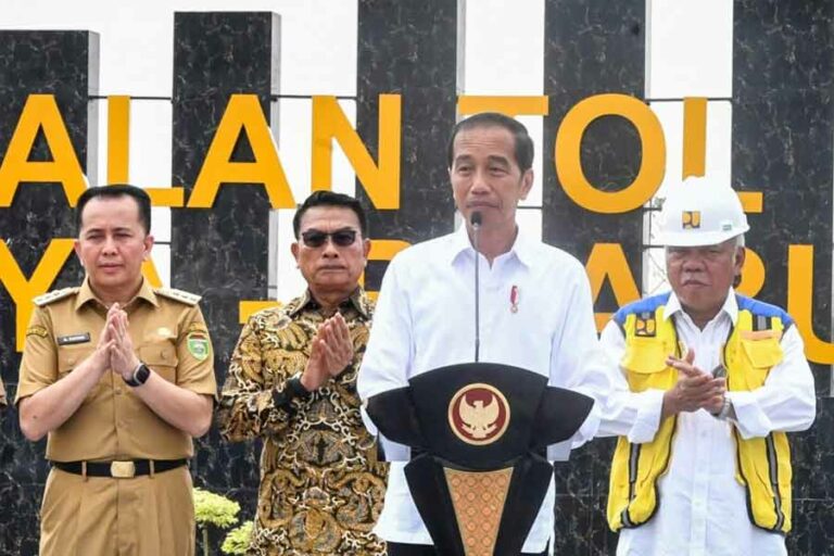 Presiden Jokowi meresmikan Jalan Tol Indralaya-Prabumulih di Kabupaten Ogan Ilir, Sumatra Selatan (foto: Dok BPMI Setpres)