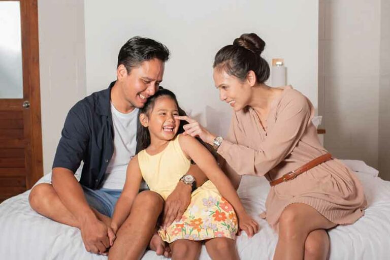 Astra Life dan PermataBank Luncurkan Produk Asuransi Dwiguna AVA Proteksi Pasti Ilustrasi pengguna layanan produk asuransi dwiguna (foto: istimewa)