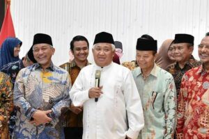 Prof. Din Syamsuddin saat memberikan keterangan di depan media usai bertemu Presiden PKS Ahmad Syaikhu, dan menyampaikan dukungannya pada pasangan Anies-Muhaimin (foto: Dok PKS)