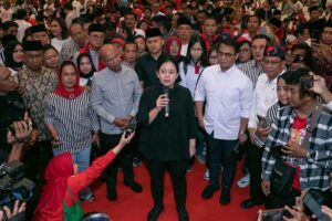 Puan Maharani saat memimpin konsolidasi relawan Ganjar Pranowo-Mahfud MD se-Jawa Timur yang digelar di Grand City Surabaya