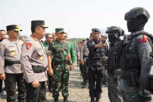 Apel Gelar Pasukan Operasi Mantap Brata 2023 - 2024 di Silang Monas Jakarta