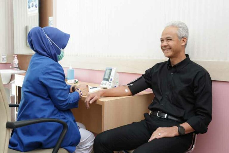 Ganjar Pranowo saat melakukan cek kesehatan atau medical check up di Rumah Sakit Umum Pusat (RSUP Fatmawati, Jakarta Selatan, Rabu (18/10/2023).