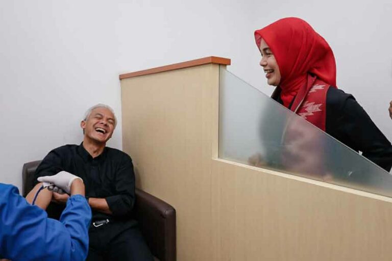 Ganjar Pranowo saat melakukan cek kesehatan atau medical check up di Rumah Sakit Umum Pusat (RSUP Fatmawati, Jakarta Selatan, Rabu (18/10/2023).
