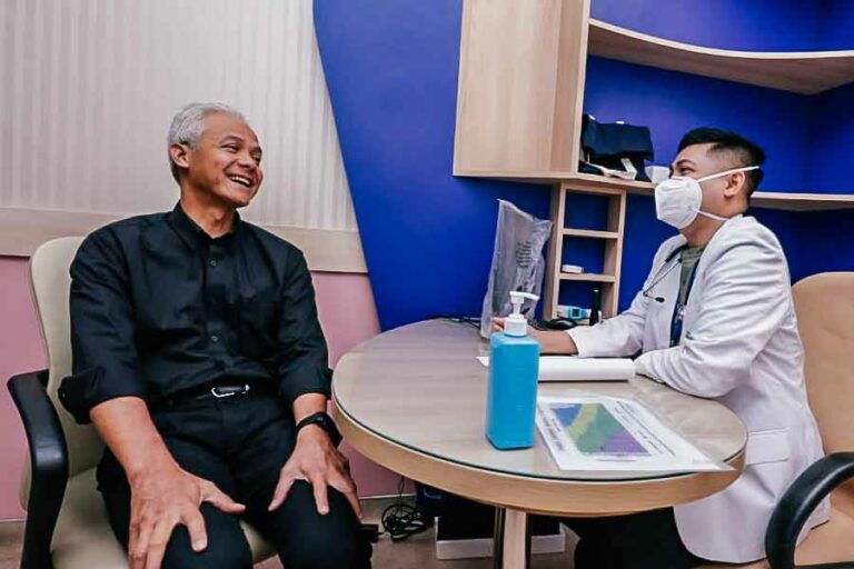 Ganjar Pranowo saat melakukan cek kesehatan atau medical check up di Rumah Sakit Umum Pusat (RSUP Fatmawati, Jakarta Selatan, Rabu (18/10/2023).