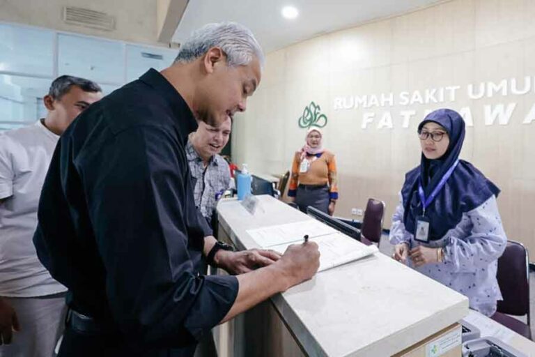 Ganjar Pranowo saat melakukan cek kesehatan atau medical check up di Rumah Sakit Umum Pusat (RSUP Fatmawati, Jakarta Selatan, Rabu (18/10/2023).