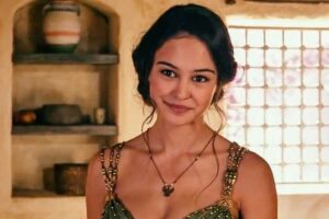 Courtney Eaton dalam salah satu adegan di film Gods of Egypt (2016)