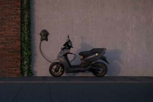 Ilustrasi sepeda motor listrik (foto: Ather Energy, unsplash)