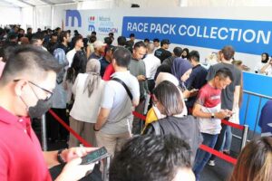 Peserta antusias mengambil paket lomba Jakarta Marathon 2023