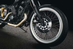 Ilustrasi sepeda motor (foto: Josh Marshall, unsplash)