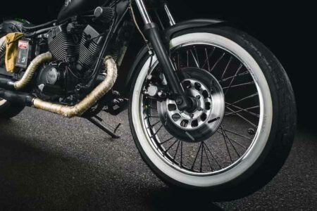 Tips Perawatan Ban Sepeda Motor di Tengah Musim Kemarau Panjang Ilustrasi sepeda motor (foto: Josh Marshall, unsplash)