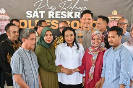 Menteri PPPA Bintang Puspayoga menghadiri proses penyerahan bayi tertukar kepada orang tua biologis di Polres Bogor