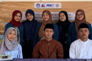 Mahasiswa Unair yang menangani permasalahan pernikahan dini pada remaja. Mereka adalah Maulia Gitawati, Salwa Humairo, Rheinsasi Kirana, Safira Anisa Dewi, dan Siska Novita Gozali