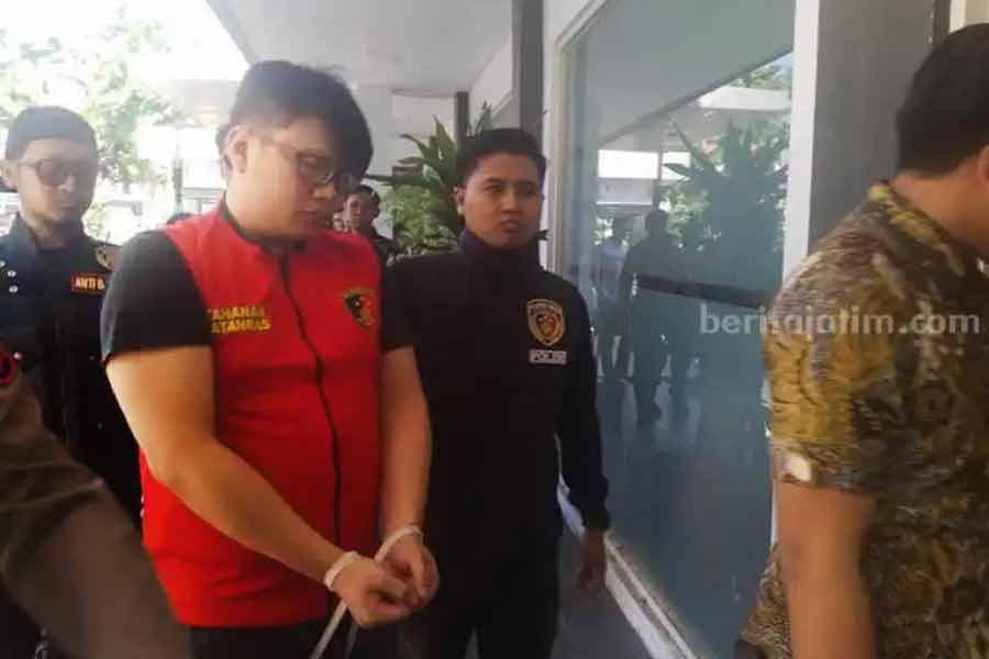 Ronald Tannur ketika digelandang ke Polrestabes Surabaya (foto: dok beritajatim.com)