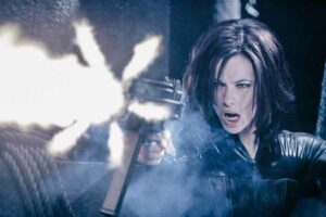 Kate Beckinsale dalam Underworld: Evolution (2006)