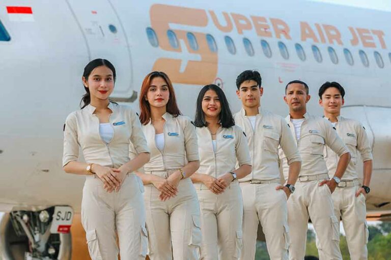 Sejumlah awak kabini Super Air Jet