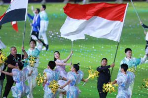 Defile Tim Indonesia dalam penutupan Asian Games Hangzhou (foto: NOC Indonesia)