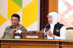 Kepala BNPB RI Letnan Jenderal TNI Suharyanto dan Gubernur Jawa Timur Khofifah Indar Parawansa