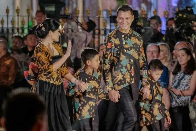 Pasangan Christian Sugiono dan Titi Kamal (foto: Dok Kemenparekraf)