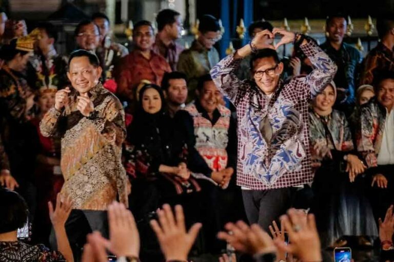 Mendagri Tito Karnavian dan dan Menparekraf Sandiaga Salahuddin Uno (foto: Dok Kemenparekraf)