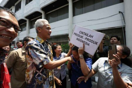 Kunjungi Maspion, Ganjar Pranowo Ingatkan Negara Fokus pada Pengembangan Produk Dalam Negeri Ganjar Pranowo saat melakukan kunjungan ke PT Maspion di Surabaya