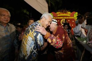 Ganjar Pranowo saat tiba di Masjid Muhammad Cheng Hoo, Surabaya