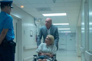 Jonathan Galanis, Nicky Whelan, dan Bruce Willis dalam film Trauma Center (2019)