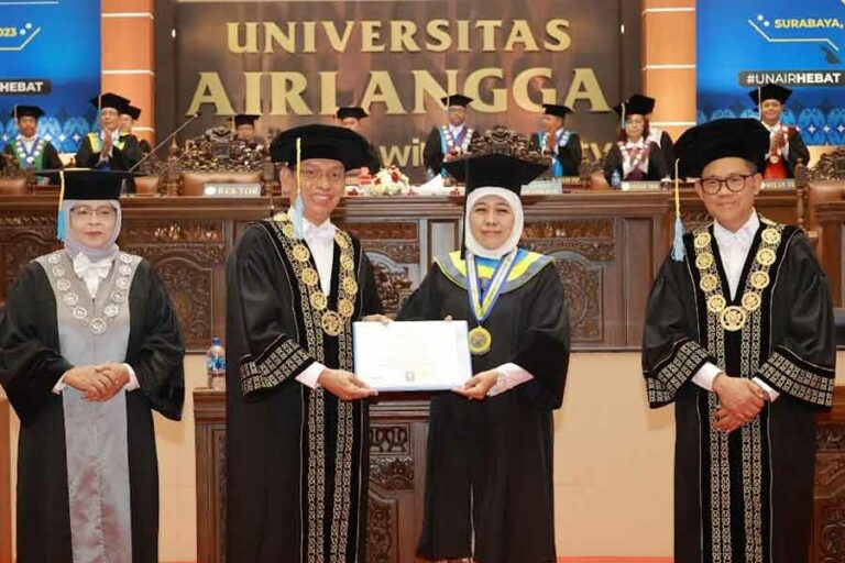 UNAIR Kukuhkan Gelar Honoris Causa pada Gubernur Khofifah Indar Parawansa