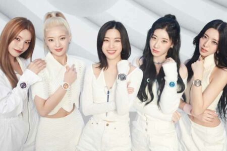 Grup penyanyi Korea Selatan ITZY mengenakan lima model jam tangan G-SHOCK Seasonal Collection 2023