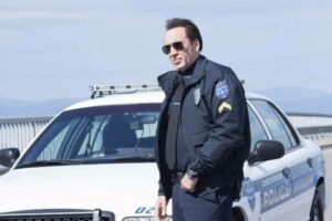 Sinopsis 211 (2018), Film Laga tentang Polisi yang Hadapi Perampokan Bank Bersenjata Gaya Nicolas Cage sebagai Mike Chandler di film 211 (2018)