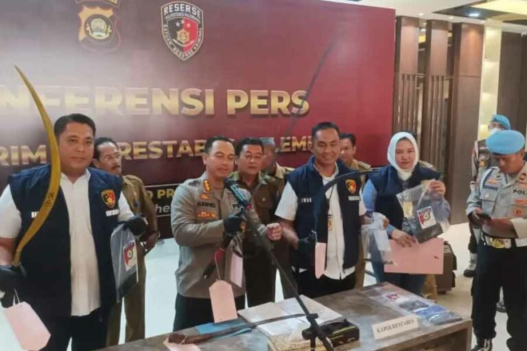 Polrestabes Palembang Ringkus 17 Pelaku Tawuran Maut di Jl Sukarno Hatta Bukit Baru Kapolrestabes Kombes Pol Haryo Sugihartono saat memberikan keterangan tawuran di Palembang