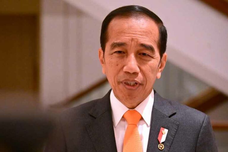 Presiden Jokowi saat memberikan keterangan di sela kunjungan kerja di China World Hotel, Beijing (foto: Dok BPMI Setpres)