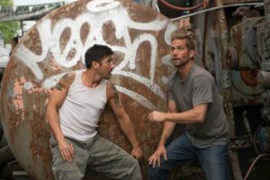 David Belle dan Paul Walker dalam salah satu adegan di Brick Mansions (2014)